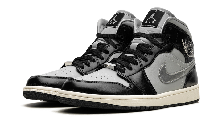 AIR JORDAN 1 MID SE BLACK CHROME WOMENS — Stock 