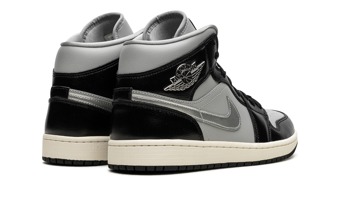 AIR JORDAN 1 MID SE BLACK CHROME WOMENS — Stock 