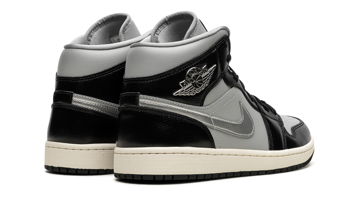 AIR JORDAN 1 MID SE BLACK CHROME WOMENS — Stock 