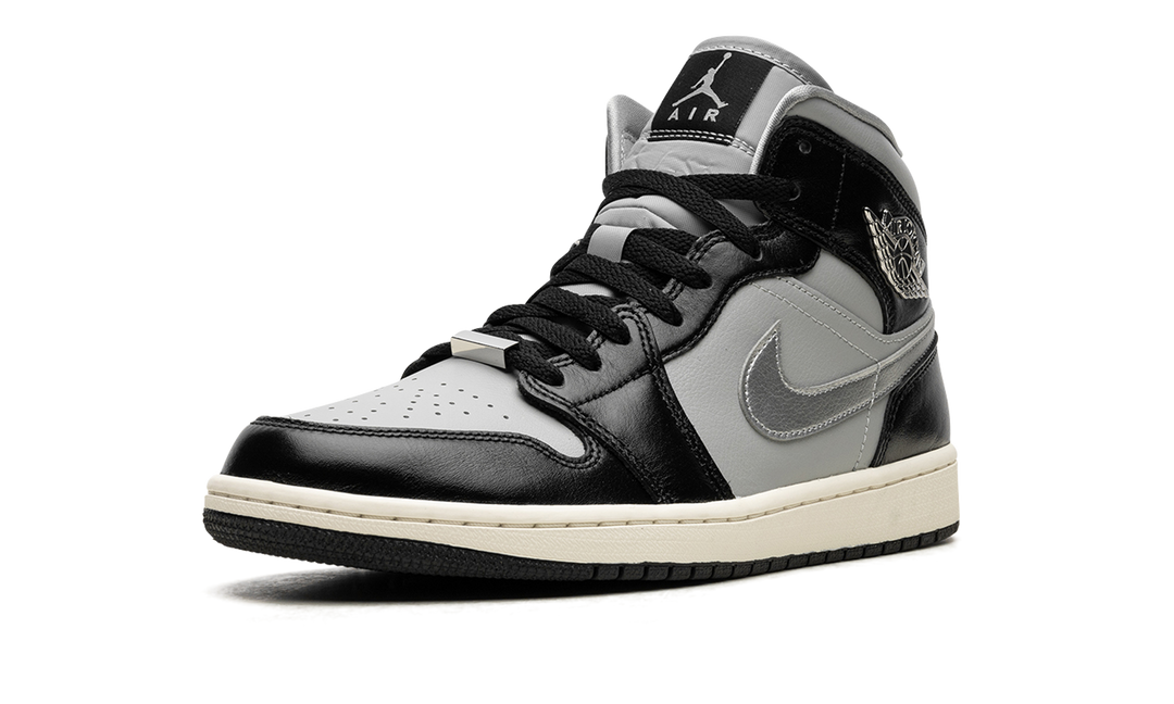 AIR JORDAN 1 MID SE BLACK CHROME WOMENS — Stock 