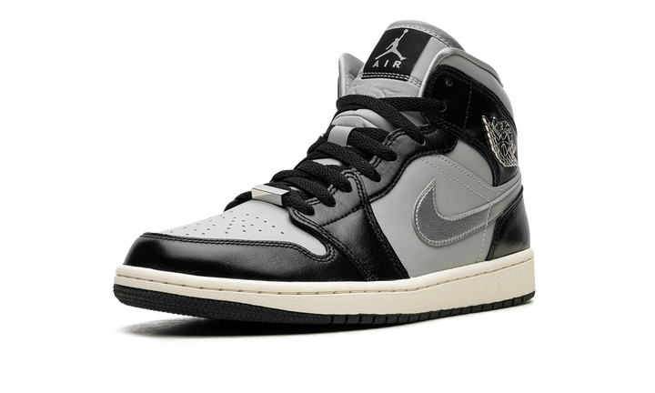 AIR JORDAN 1 MID SE BLACK CHROME WOMENS — Stock 