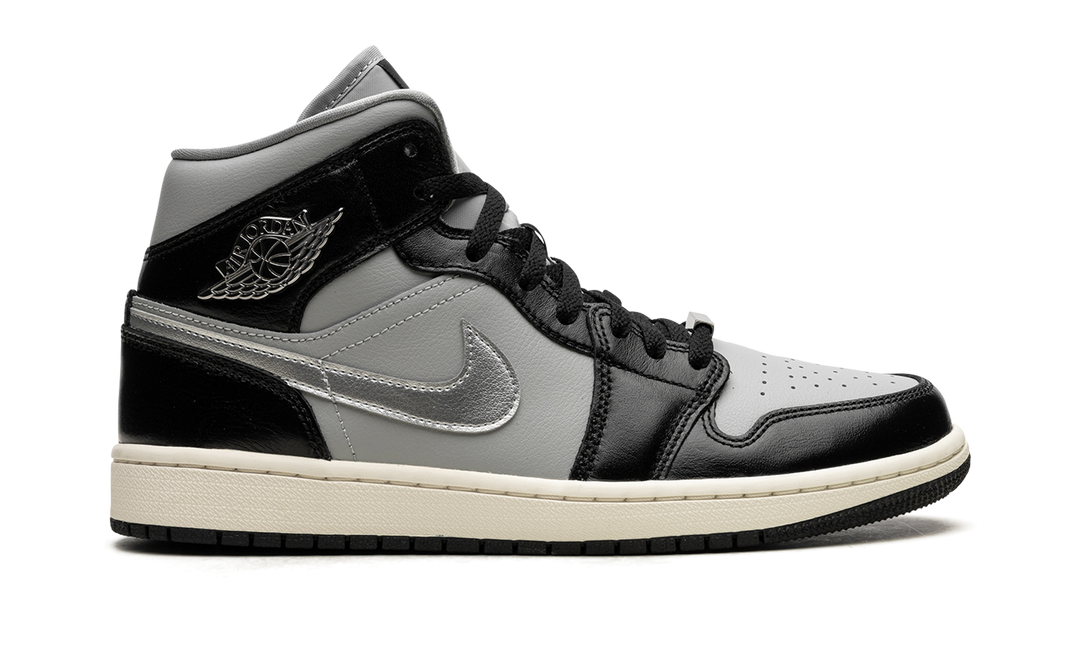 AIR JORDAN 1 MID SE BLACK CHROME WOMENS — Stock 