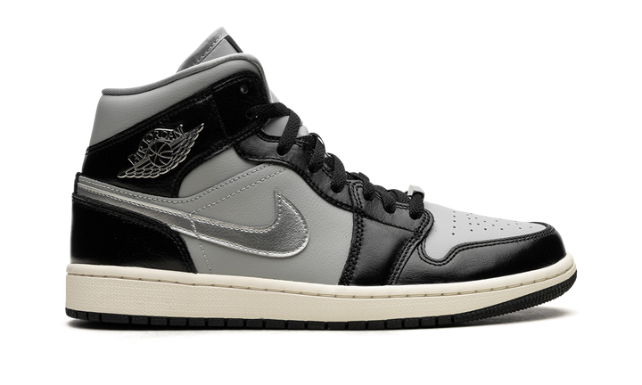 AIR JORDAN 1 MID SE BLACK CHROME WOMENS — Stock 