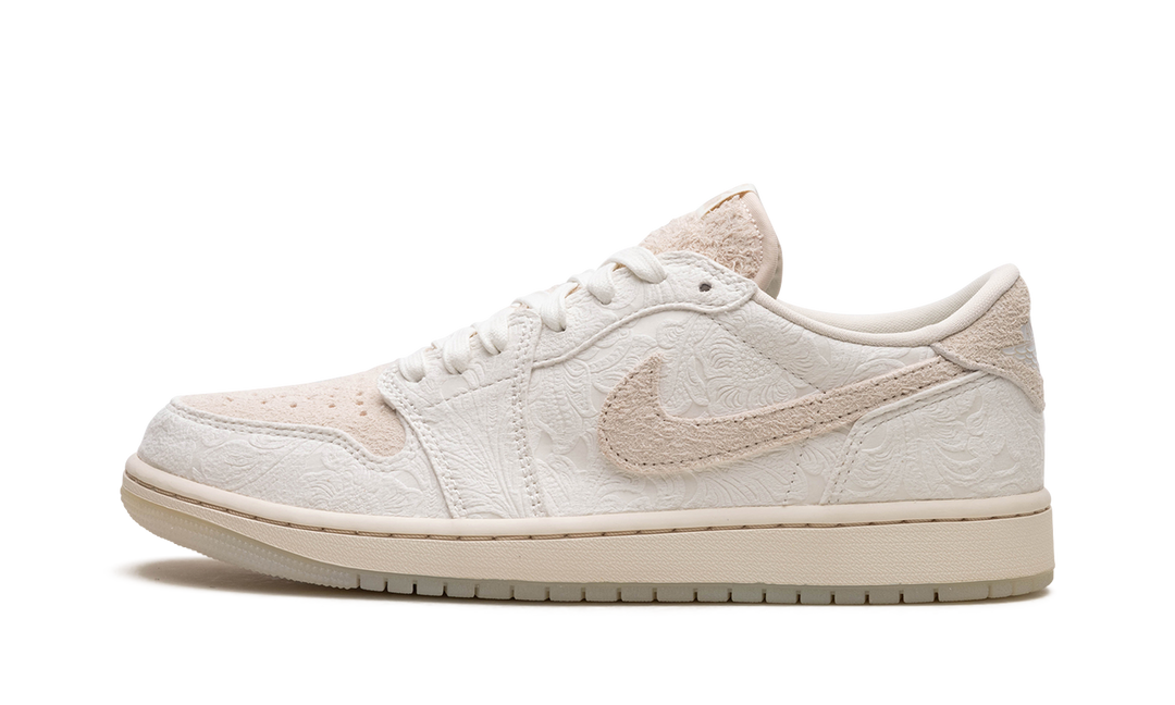 AIR JORDAN 1 RETRO LOW OG X CHRIS PAUL GIVE THEM FLOWERS — Stock 