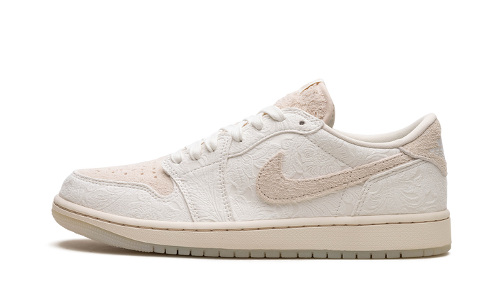 AIR JORDAN 1 RETRO LOW OG X CHRIS PAUL GIVE THEM FLOWERS — Stock 