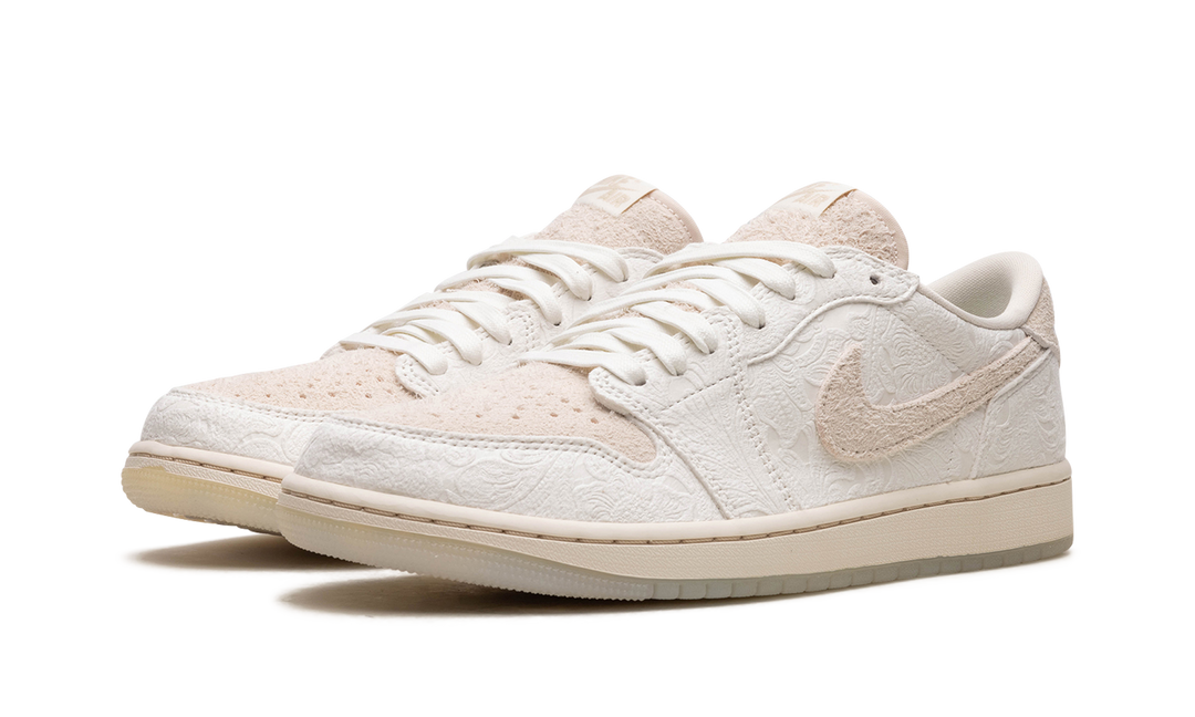 AIR JORDAN 1 RETRO LOW OG X CHRIS PAUL GIVE THEM FLOWERS — Stock 