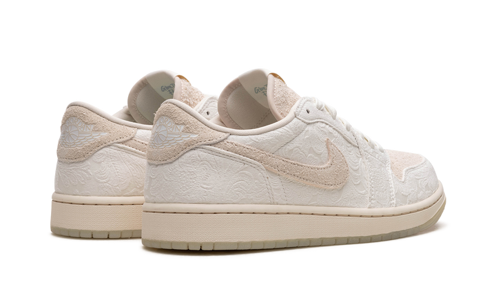AIR JORDAN 1 RETRO LOW OG X CHRIS PAUL GIVE THEM FLOWERS — Stock 