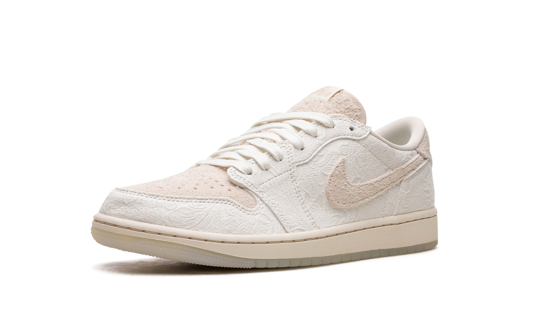 AIR JORDAN 1 RETRO LOW OG X CHRIS PAUL GIVE THEM FLOWERS — Stock 