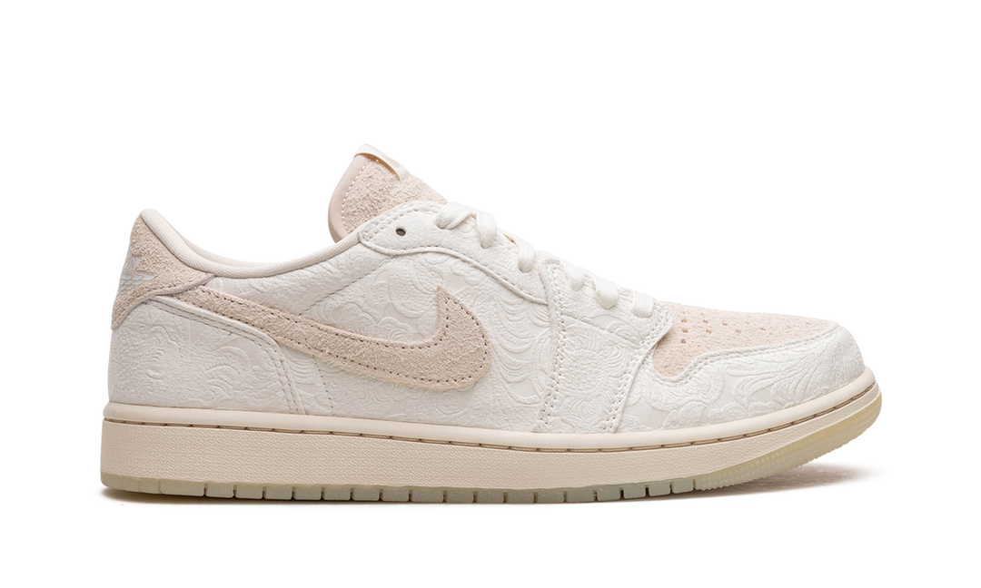 AIR JORDAN 1 RETRO LOW OG X CHRIS PAUL GIVE THEM FLOWERS — Stock 