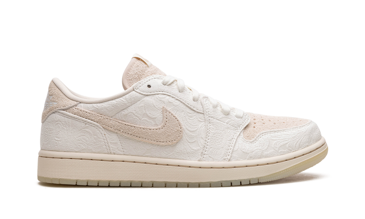 AIR JORDAN 1 RETRO LOW OG X CHRIS PAUL GIVE THEM FLOWERS — Stock 