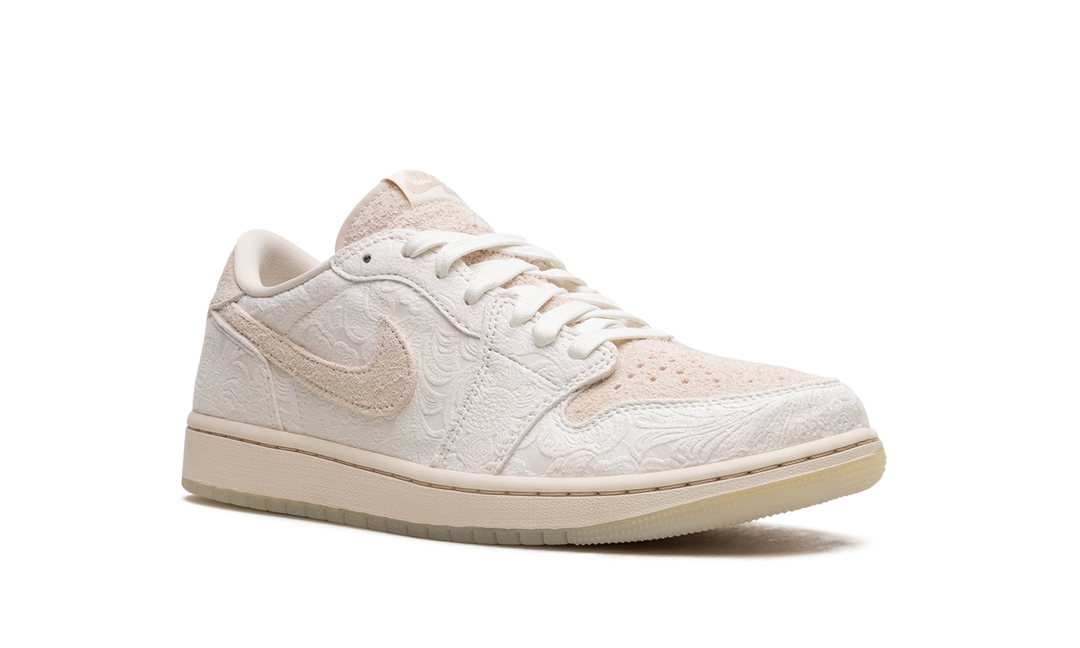 AIR JORDAN 1 RETRO LOW OG X CHRIS PAUL GIVE THEM FLOWERS — Stock 