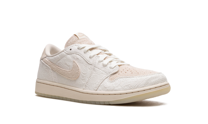 AIR JORDAN 1 RETRO LOW OG X CHRIS PAUL GIVE THEM FLOWERS — Stock 