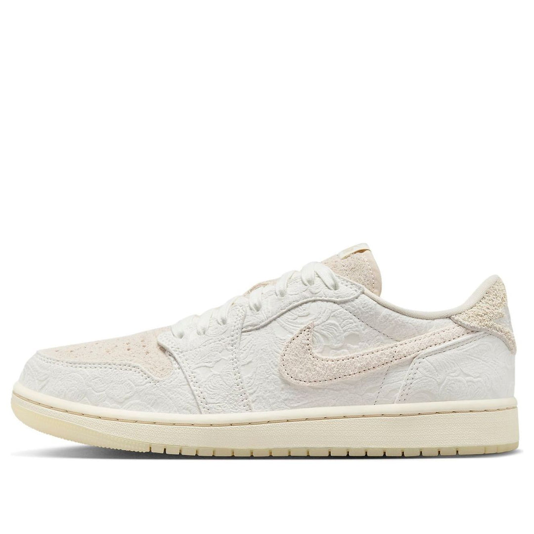 AIR JORDAN 1 RETRO LOW OG X CHRIS PAUL GIVE THEM FLOWERS — Stock 
