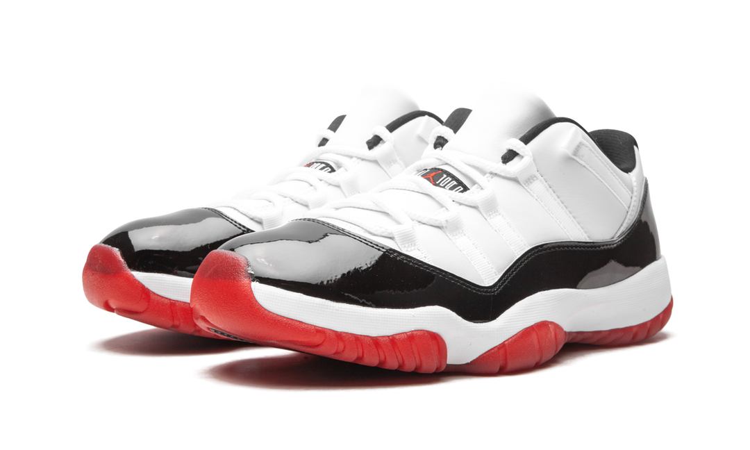 AIR JORDAN 11 LOW BULLS