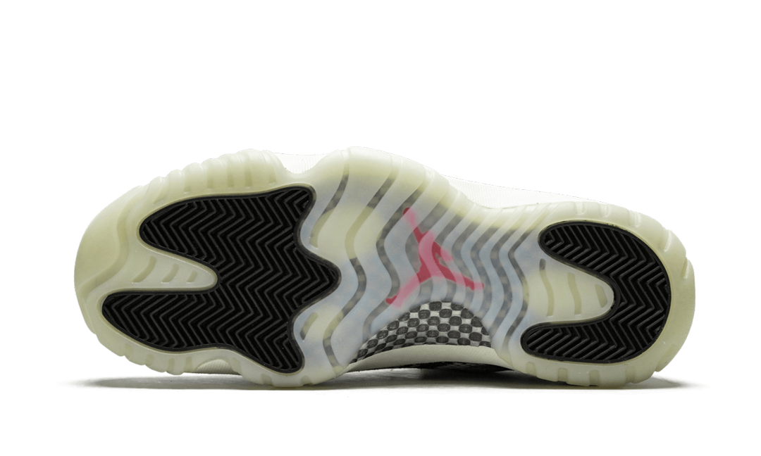 AIR JORDAN 11 RETRO LOW LIGHT BONE SNAKESKIN