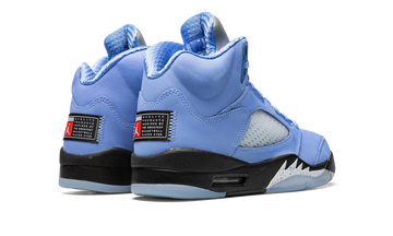AIR JORDAN 5 RETRO UNC BLUE — Stock