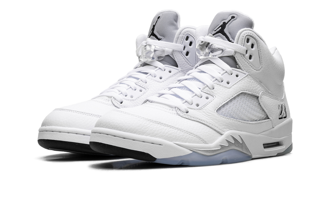 AIR JORDAN 5 RETRO WHITE METALLIC (2026)