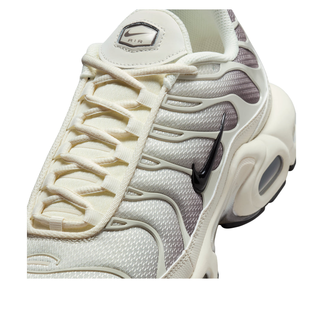 AIR MAX PLUS &