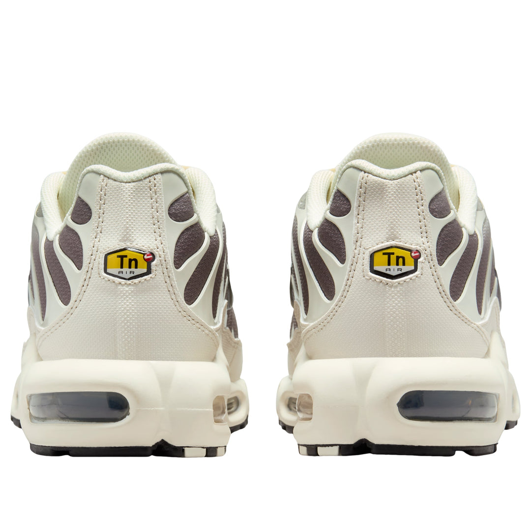 AIR MAX PLUS &