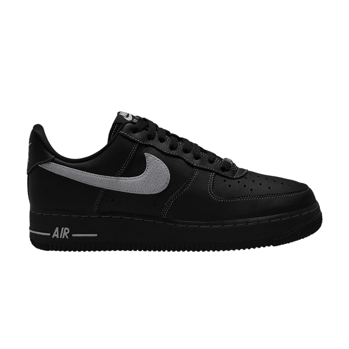 NIKE AIR FORCE 1 LOW &