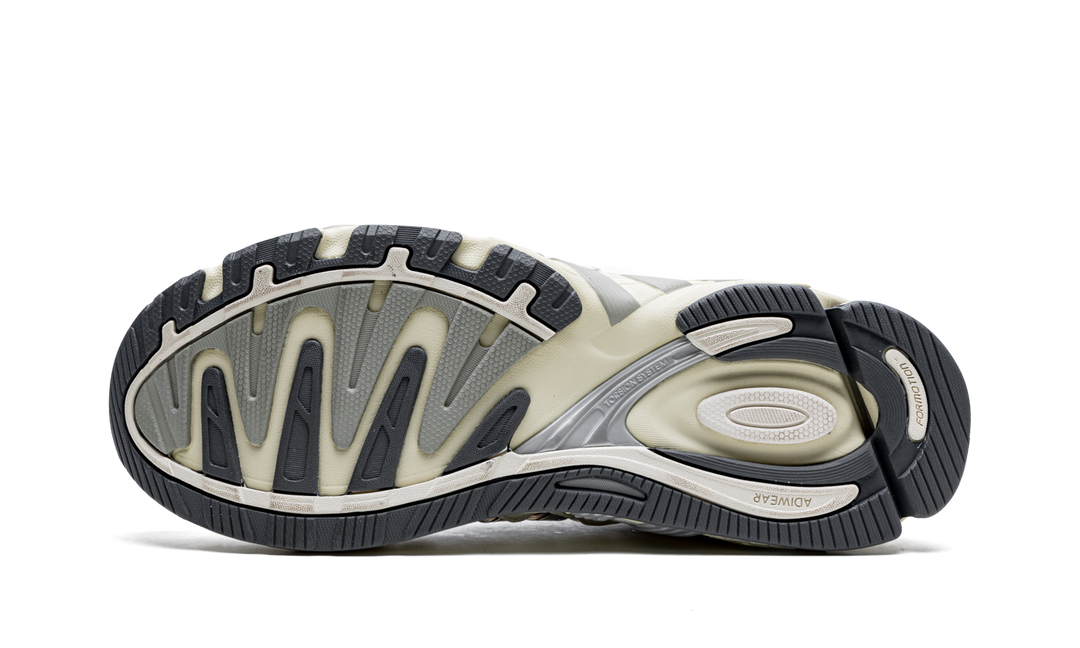 BAD BUNNY X ADIDAS RESPONSE CL — Stock 