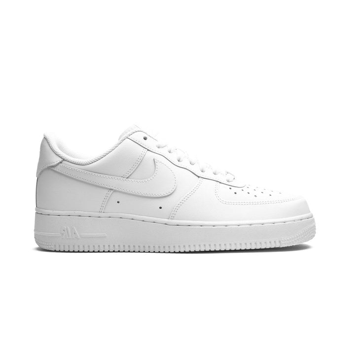 NIKE AIR FORCE 1 LOW &