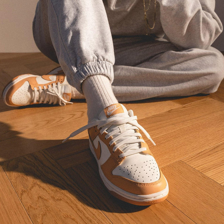 NIKE DUNK LOW WMNS &