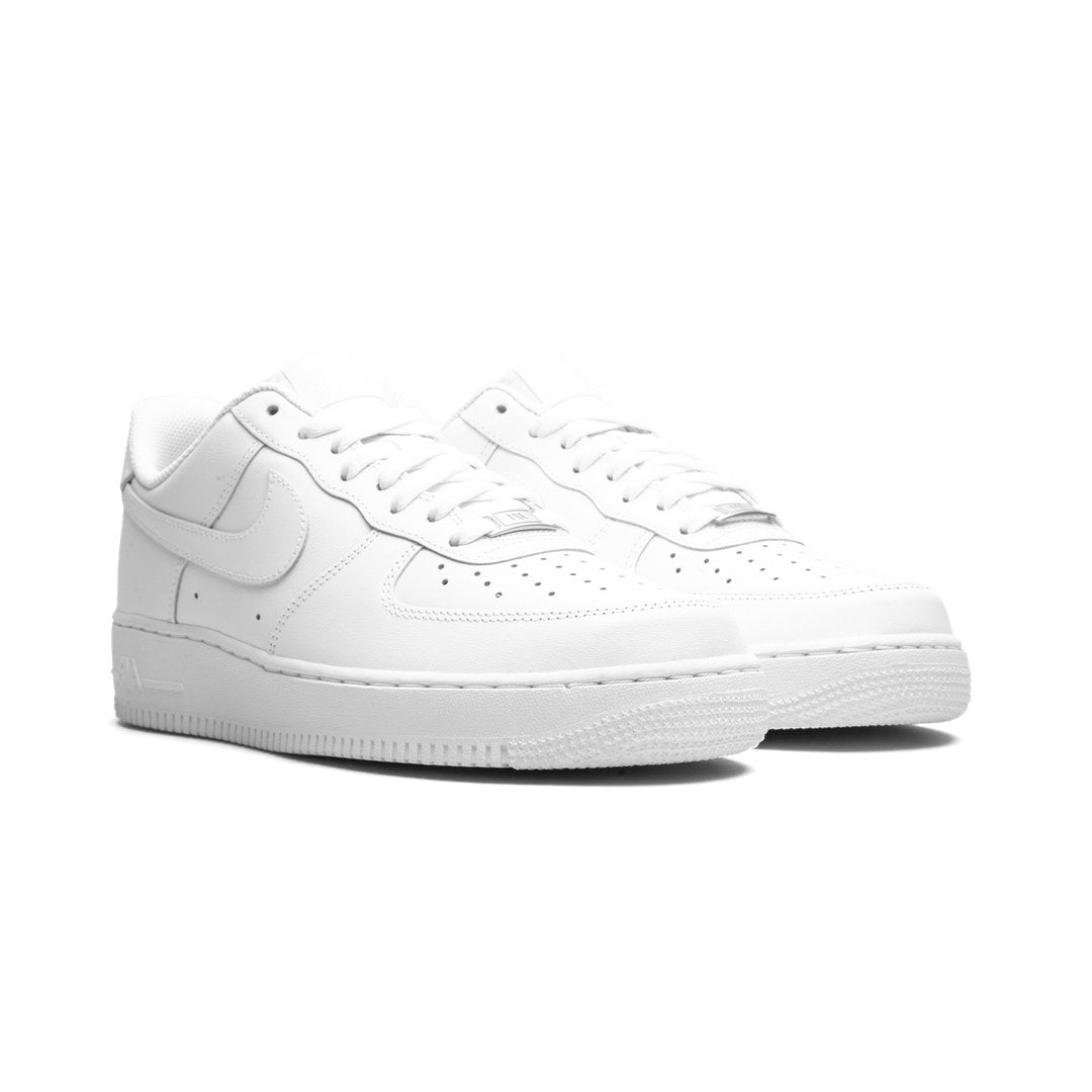 NIKE AIR FORCE 1 LOW &