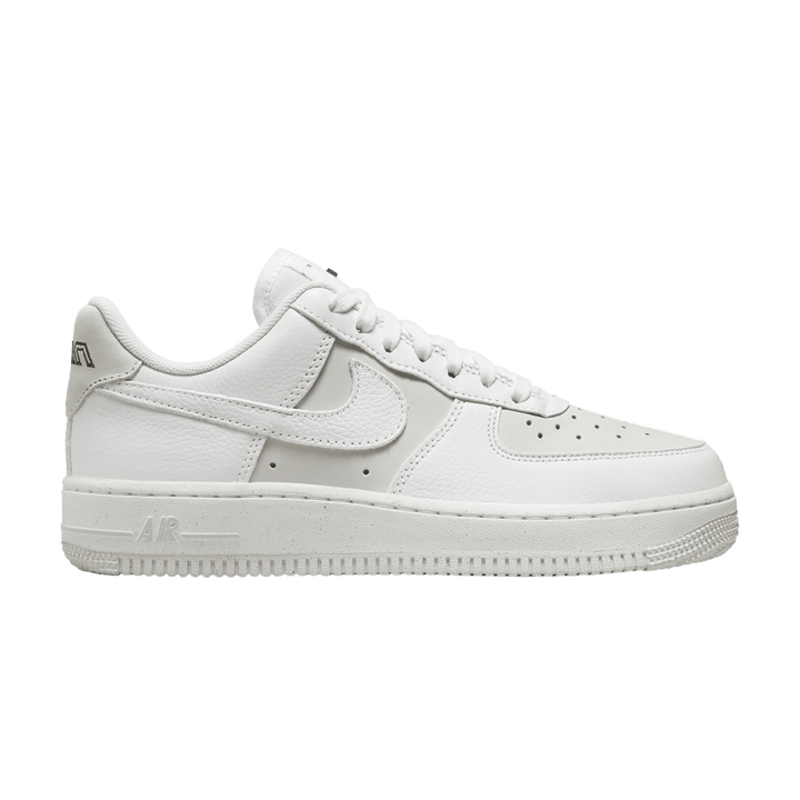 NIKE AIR FORCE 1 LOW &