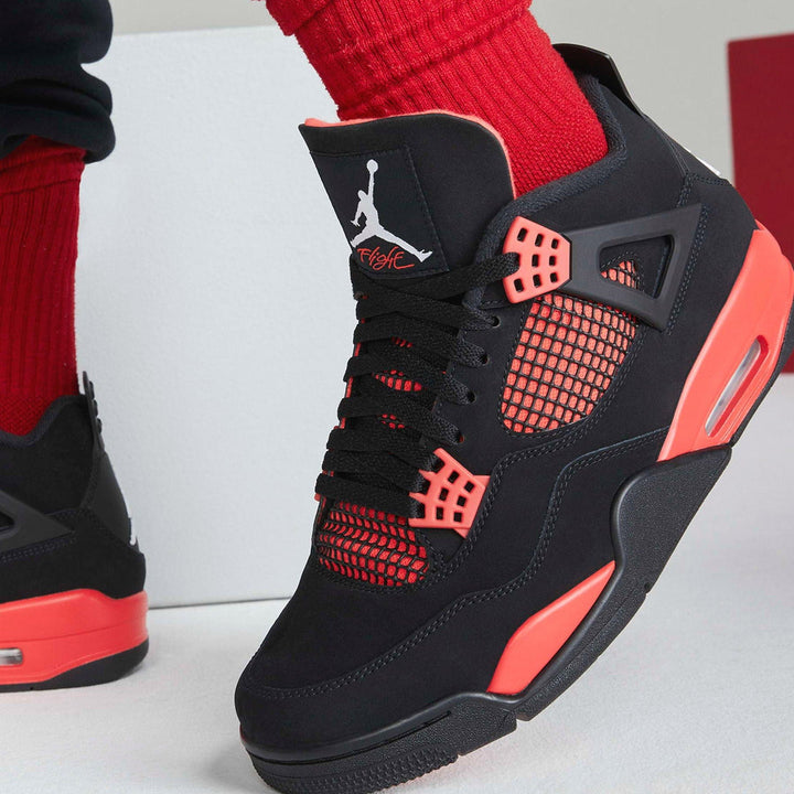 AIR JORDAN 4 RETRO &