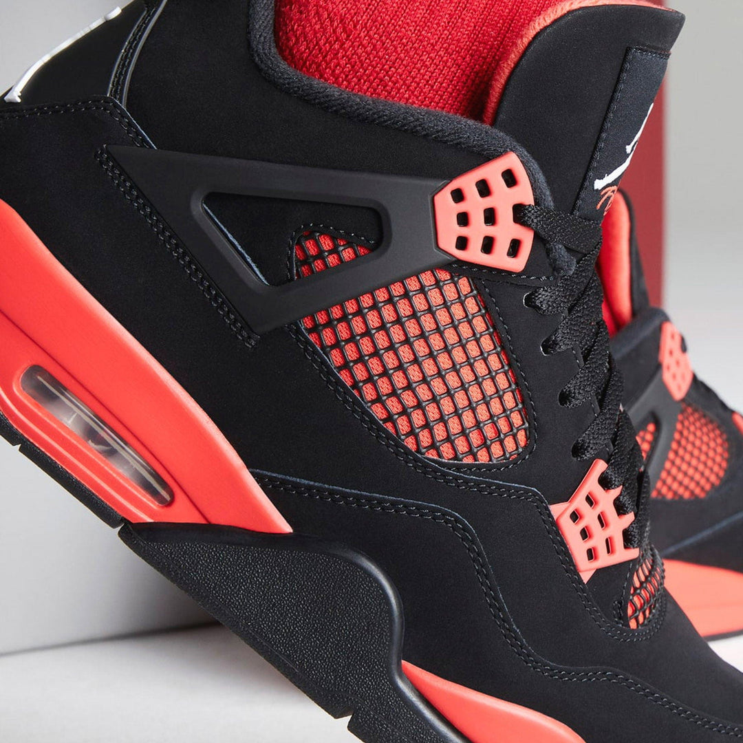 AIR JORDAN 4 RETRO &