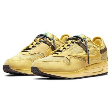 TRAVIS SCOTT X NIKE AIR MAX 1 'SATURN GOLD' — Stock