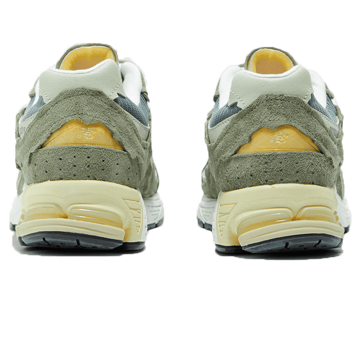 NEW BALANCE 2002R &