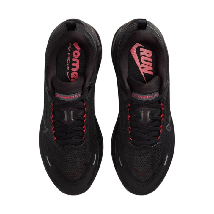 NIKE VOMERO PLUS BLACK BRIGHT CRIMSON