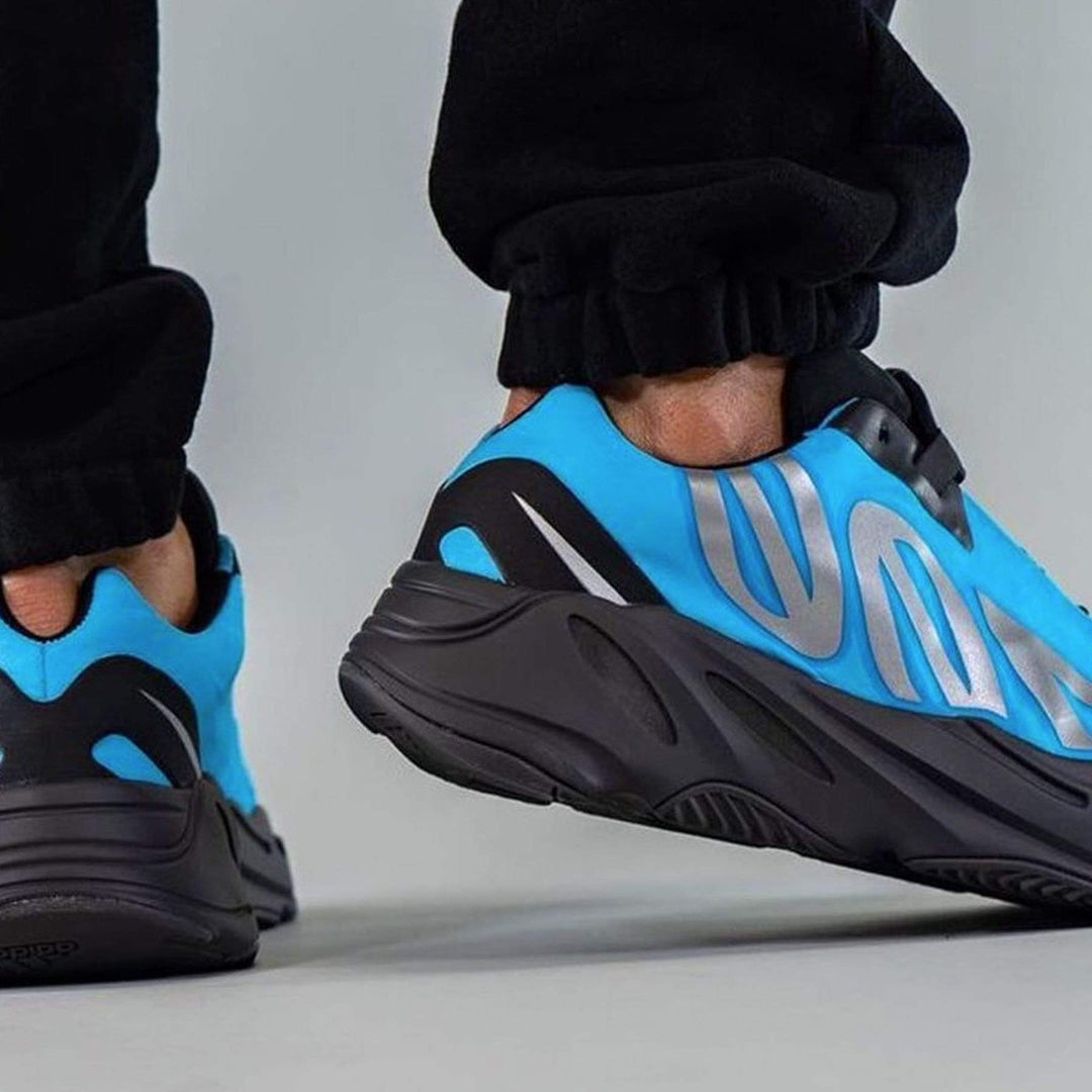 ADIDAS YEEZY BOOST 700 MNVN &