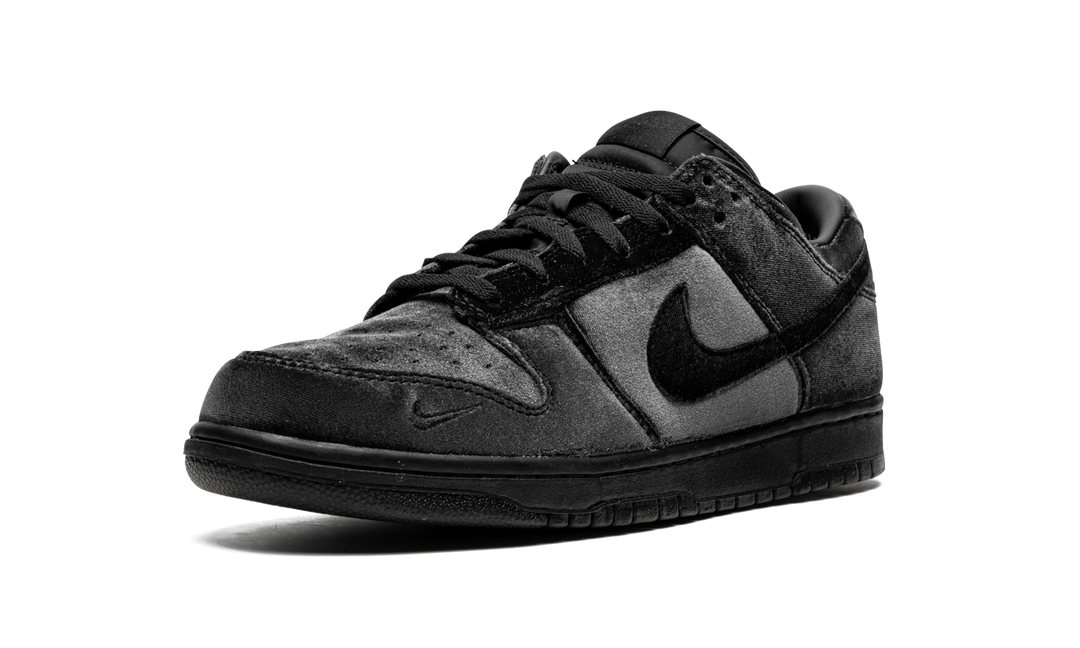 DOVER STREET MARKET X NIKE DUNK LOW TRIPLE BLACK
