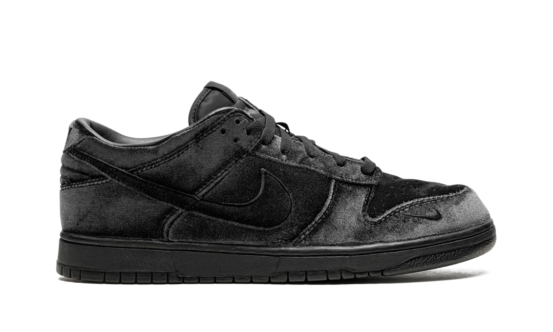 DOVER STREET MARKET X NIKE DUNK LOW TRIPLE BLACK
