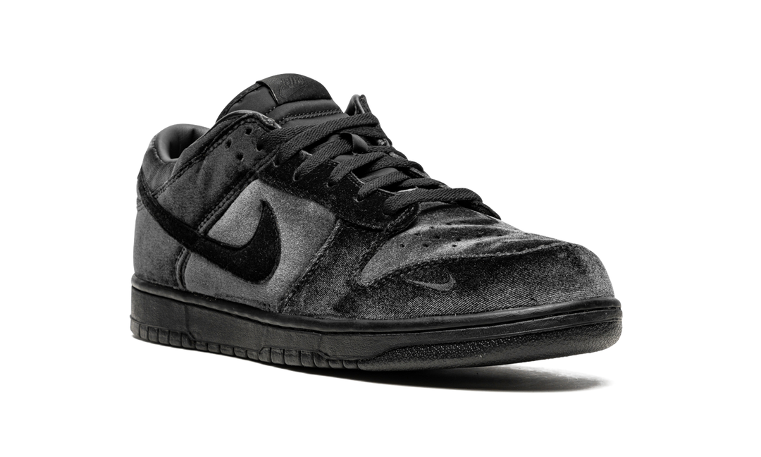 DOVER STREET MARKET X NIKE DUNK LOW TRIPLE BLACK