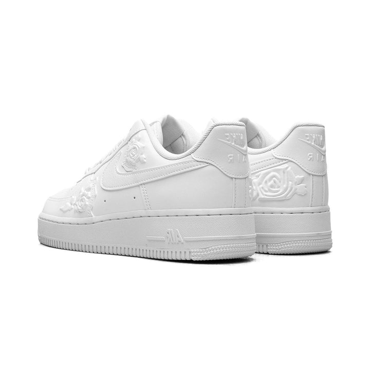 NIKE AIR FORCE 1 LOW &