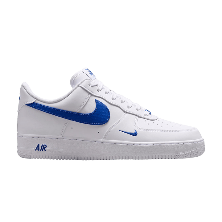 NIKE AIR FORCE 1 LOW &