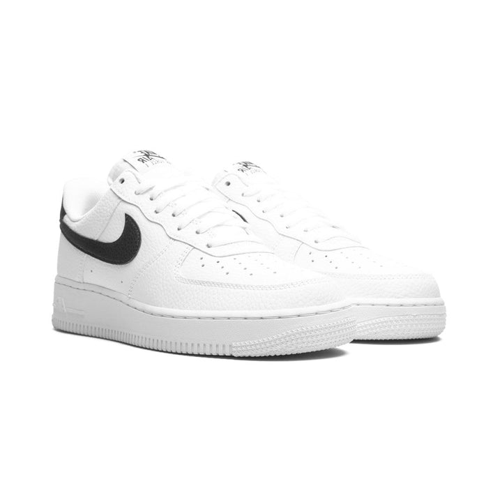 NIKE AIR FORCE 1 LOW &