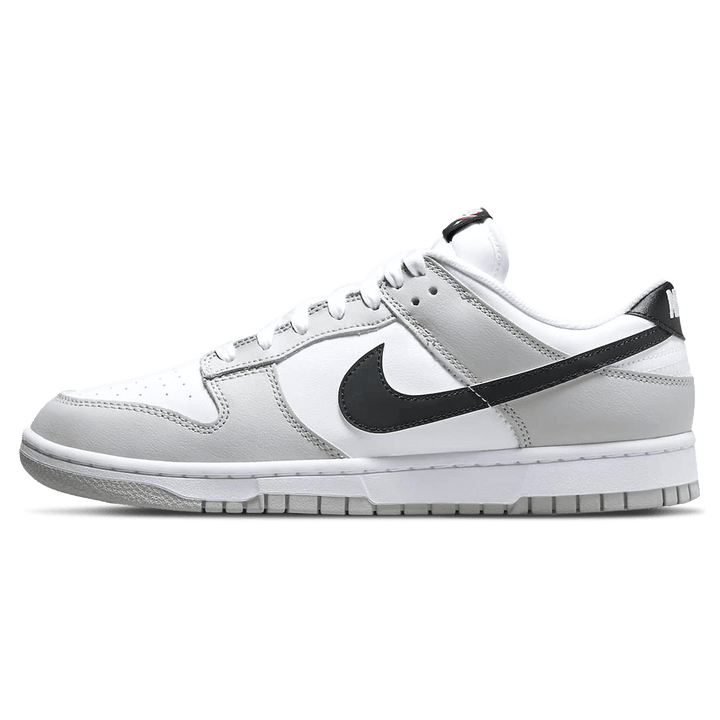 NIKE DUNK LOW SE &