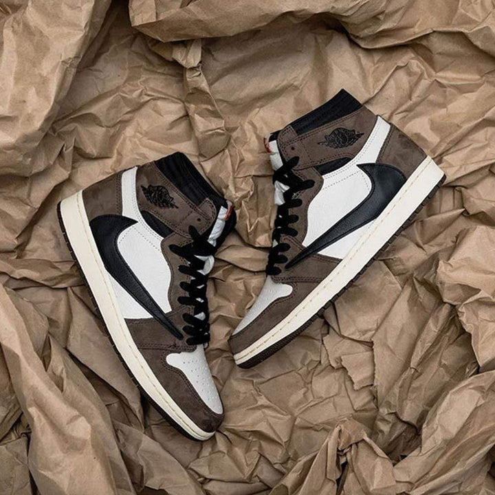 TRAVIS SCOTT X AIR JORDAN 1 RETRO HIGH OG &