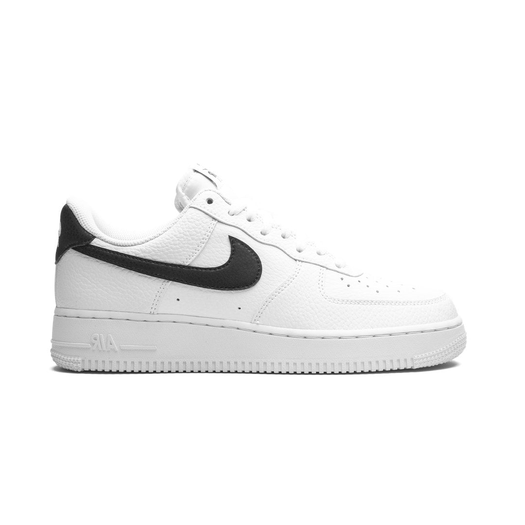 NIKE AIR FORCE 1 LOW &