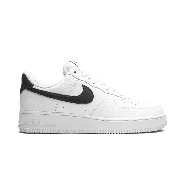 NIKE AIR FORCE 1 LOW &
