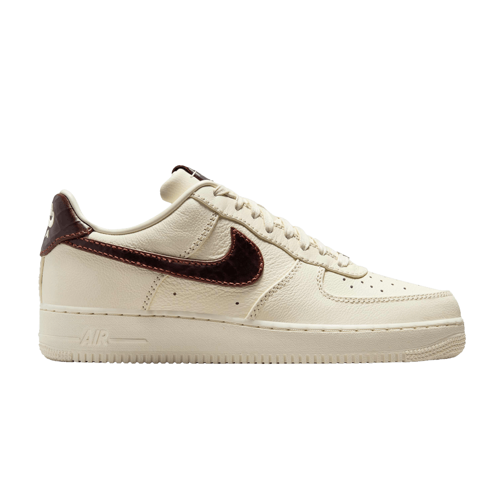 NIKE AIR FORCE 1 LOW &