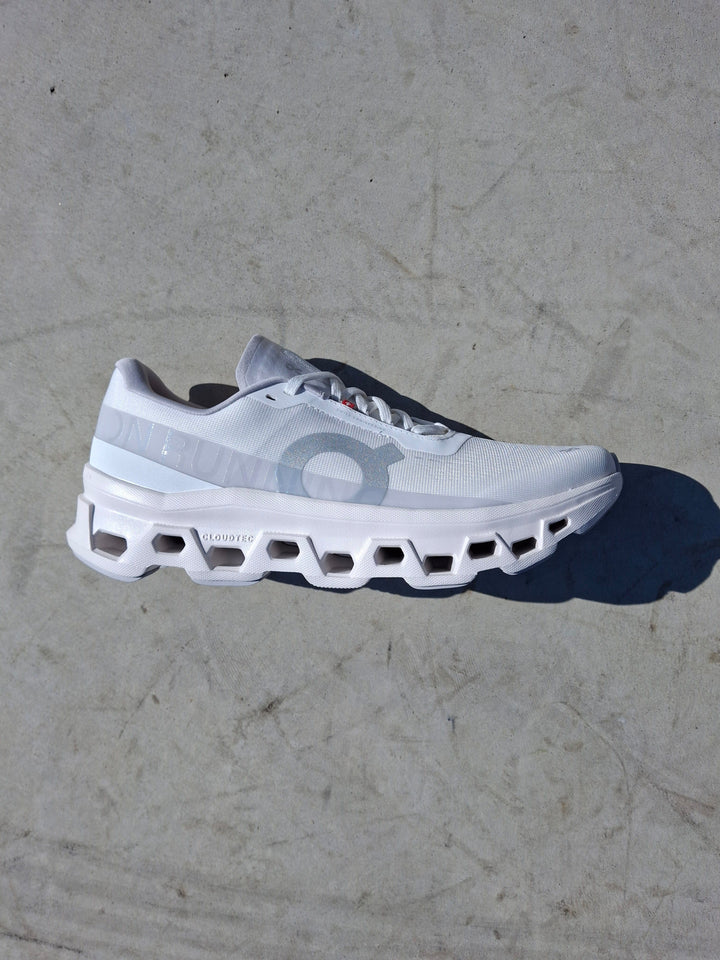 ON CLOUDMONSTER 1 &