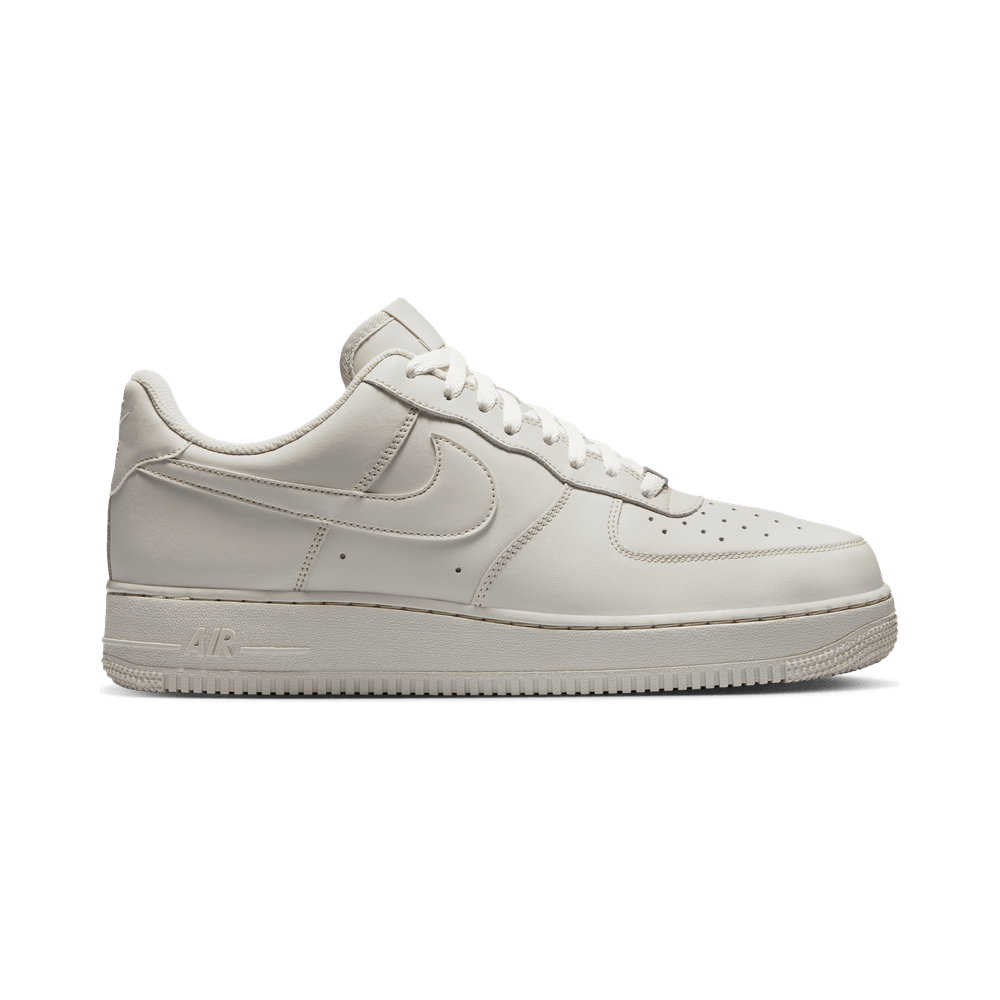 NIKE AIR FORCE 1 &
