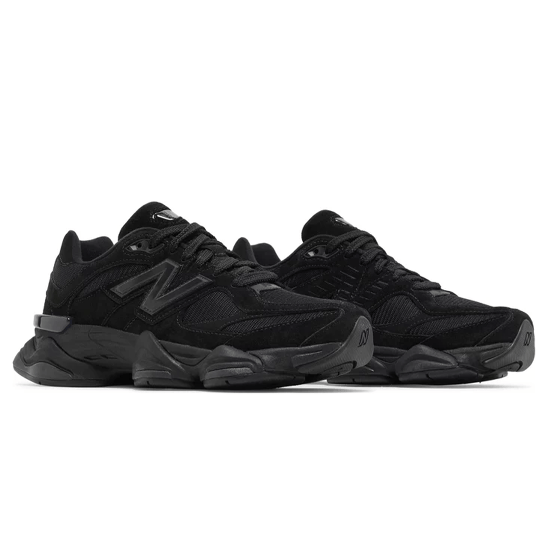 NEW BALANCE 2002R TRIPLE BLACK SUEDE