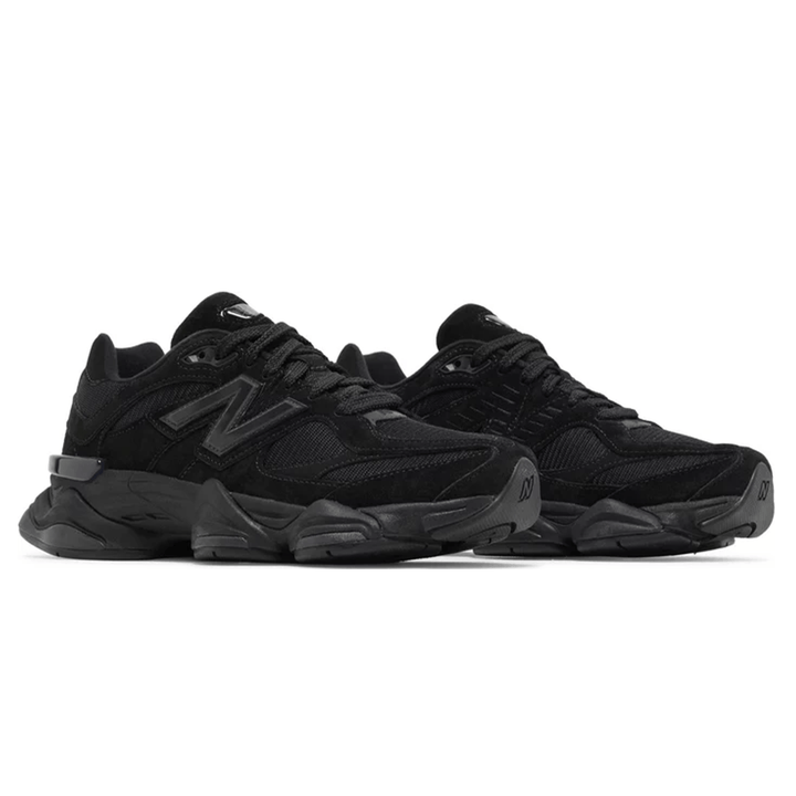 NEW BALANCE 2002R TRIPLE BLACK SUEDE